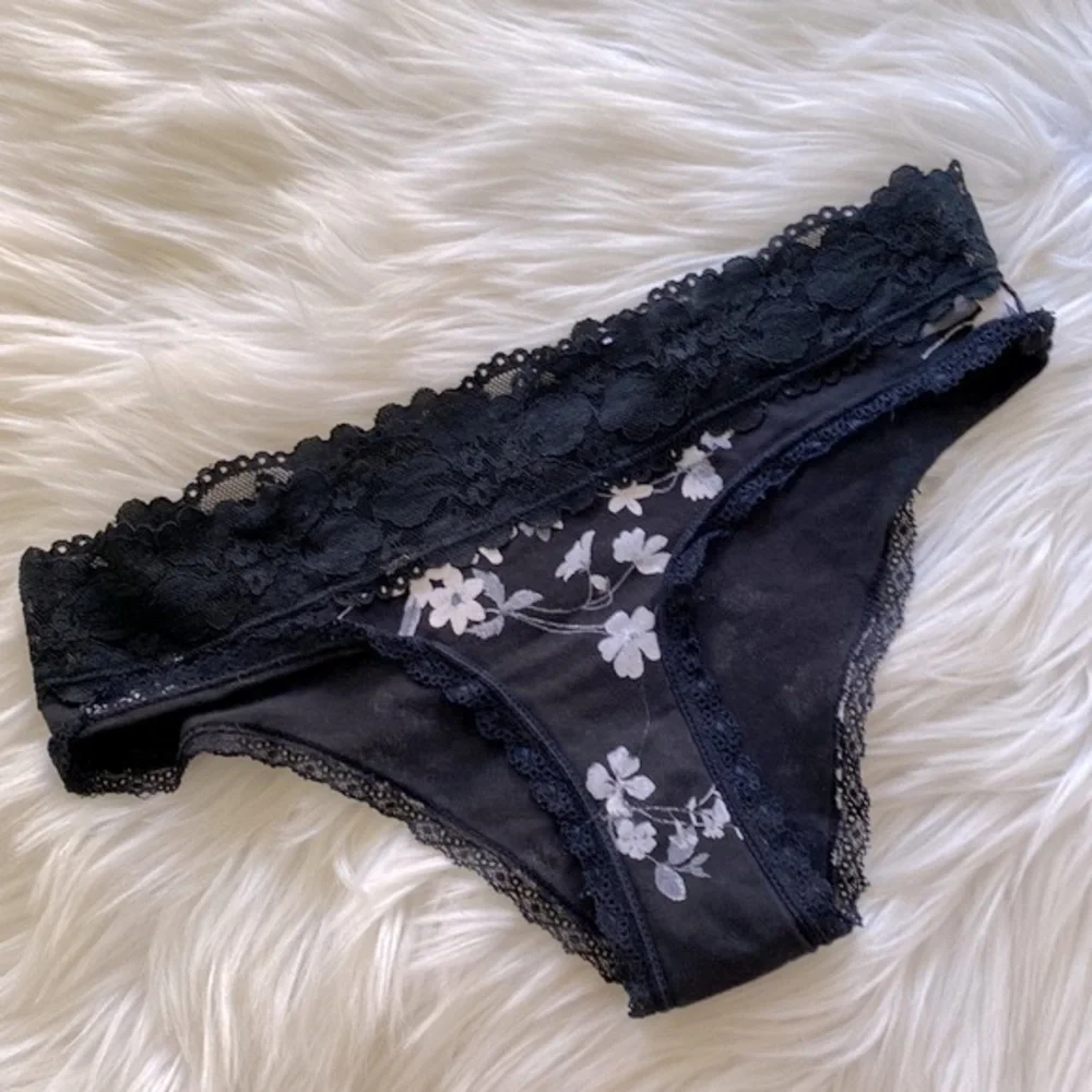 Auden black & white floral cheeky panty